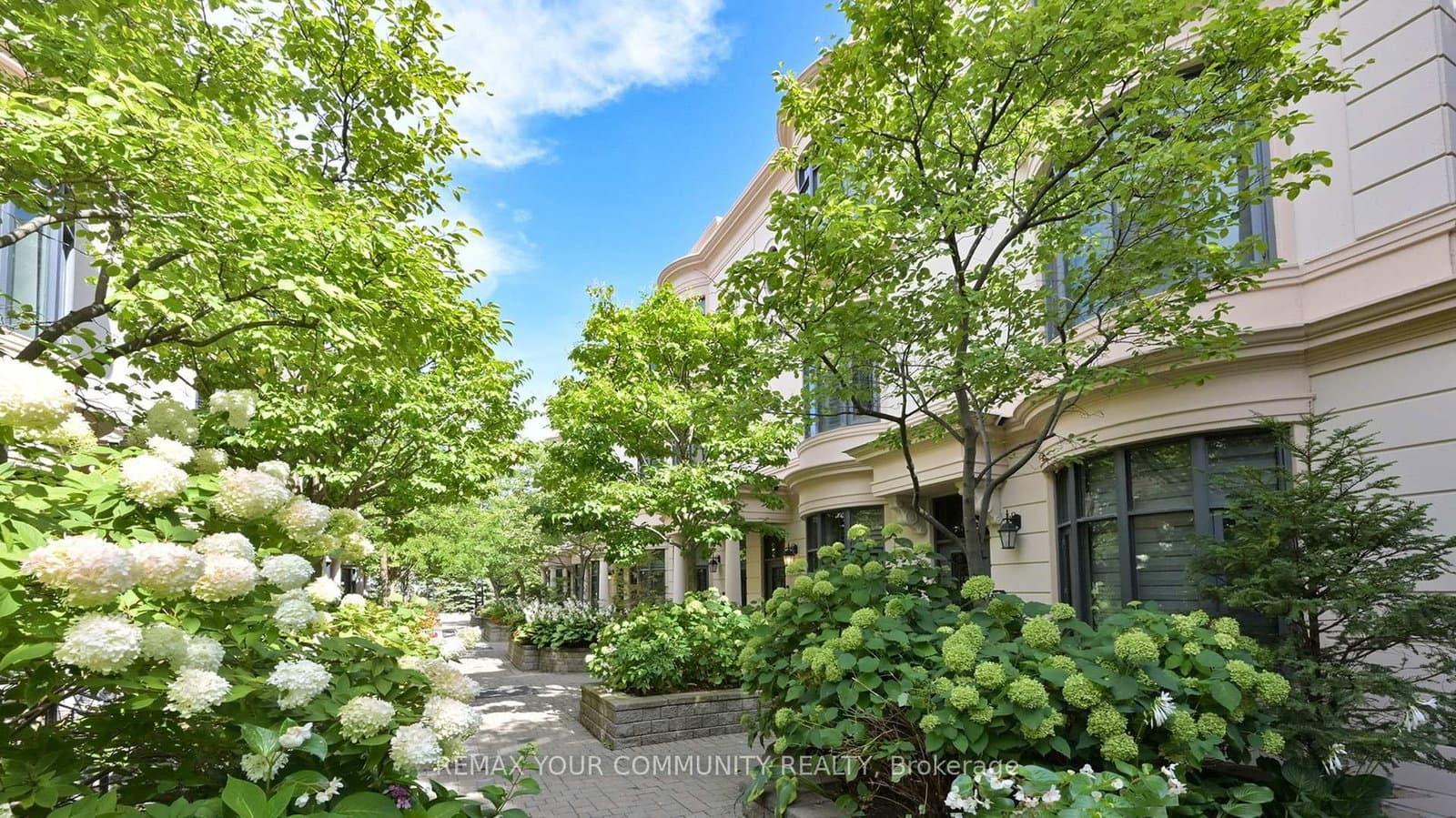 18 - 27 Elkhorn Drive, Toronto, ON — photo 3