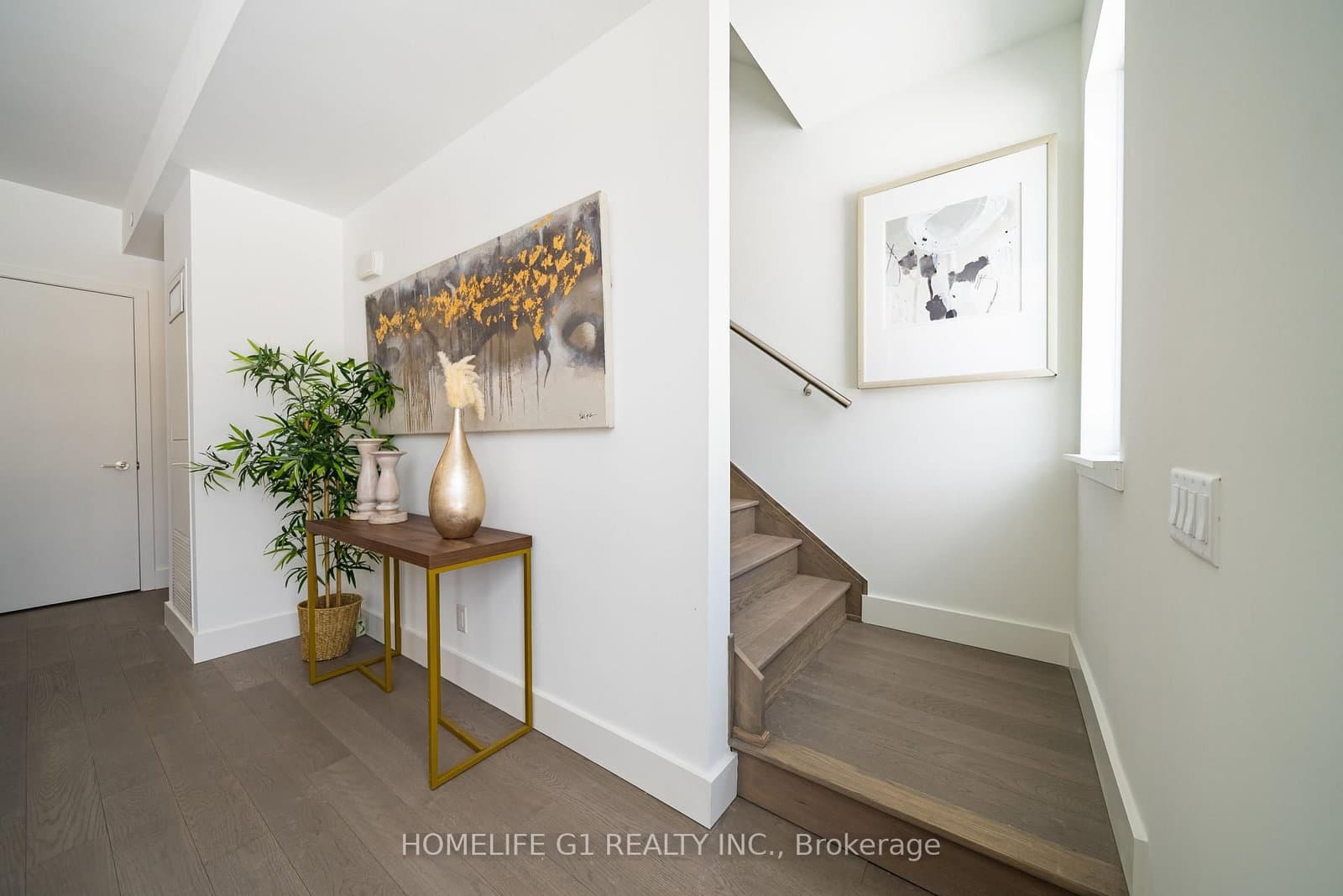 116 - 6 Greenbriar Road, Toronto, ON — photo 2