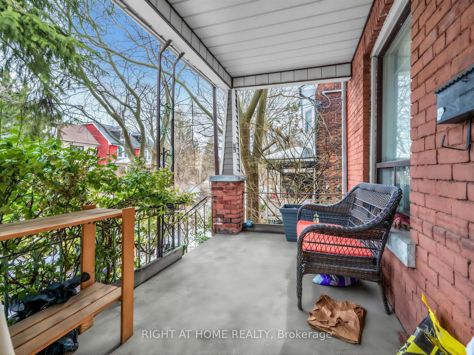 542 Crawford Street, Toronto, ON — photo 2