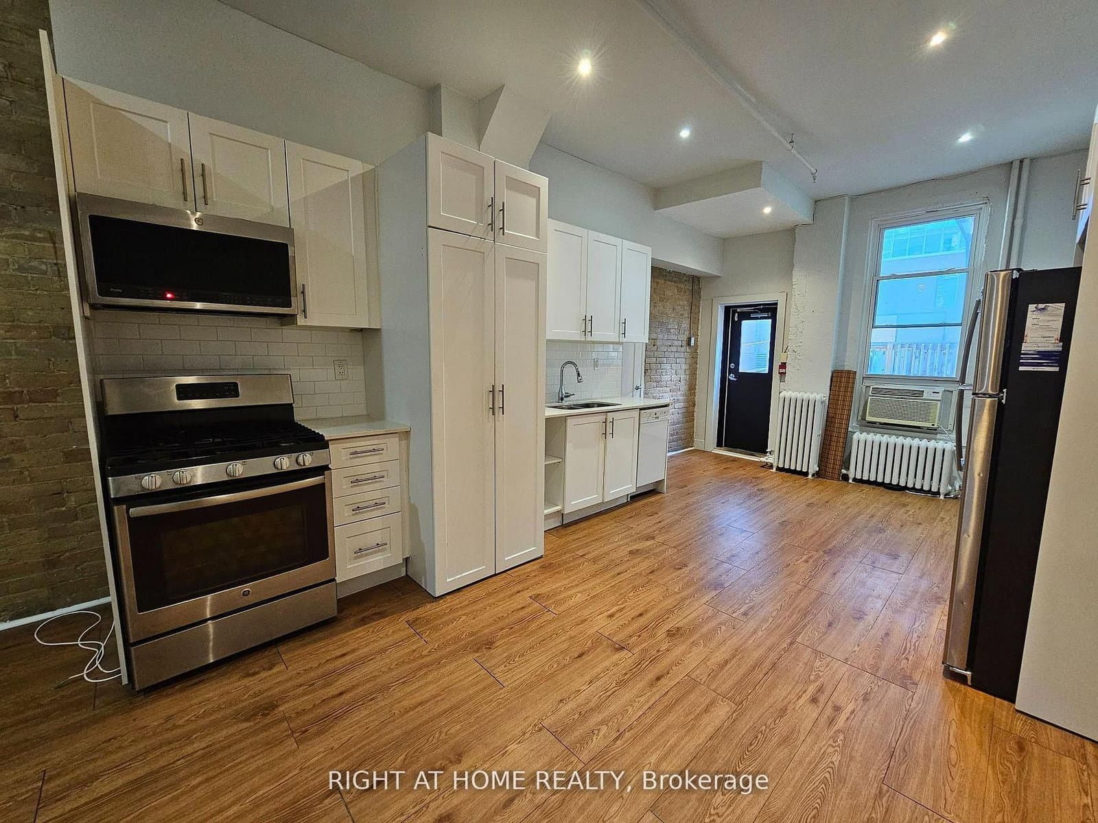 2 - 437 Spadina Avenue, Toronto, ON — photo 3