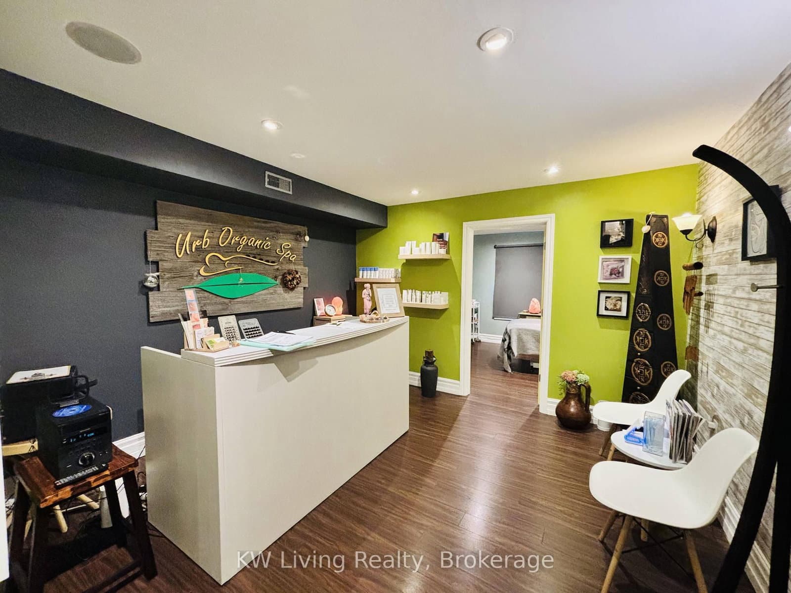 Second Floor - 701 Mount Pleasant Road, Toronto, ON — photo 2