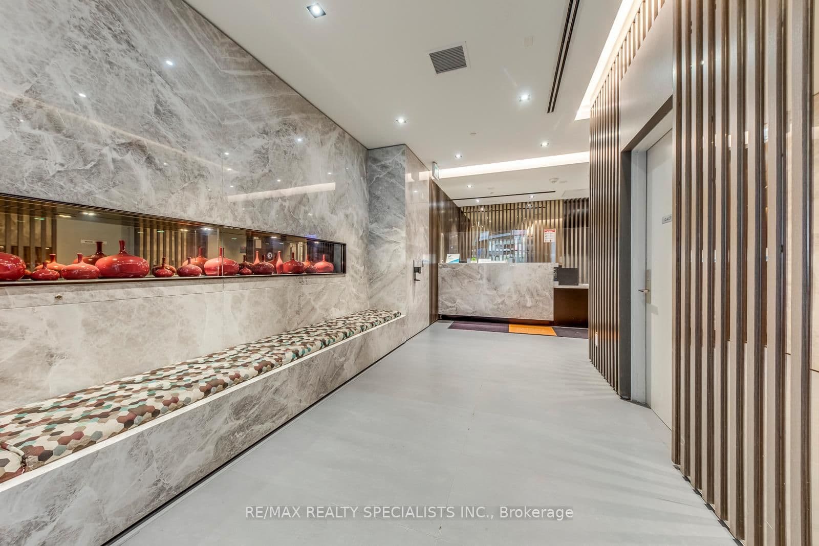 1405 - 215 Queen Street, Toronto, ON — photo 3