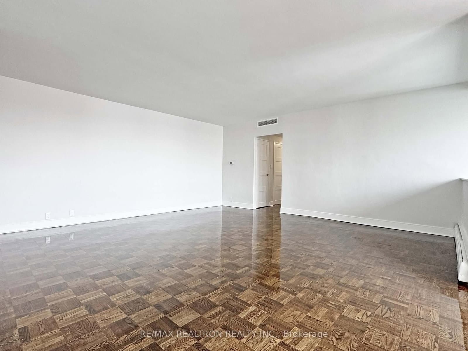 1501 - 9 Deer Park Crescent, Toronto, ON — photo 3