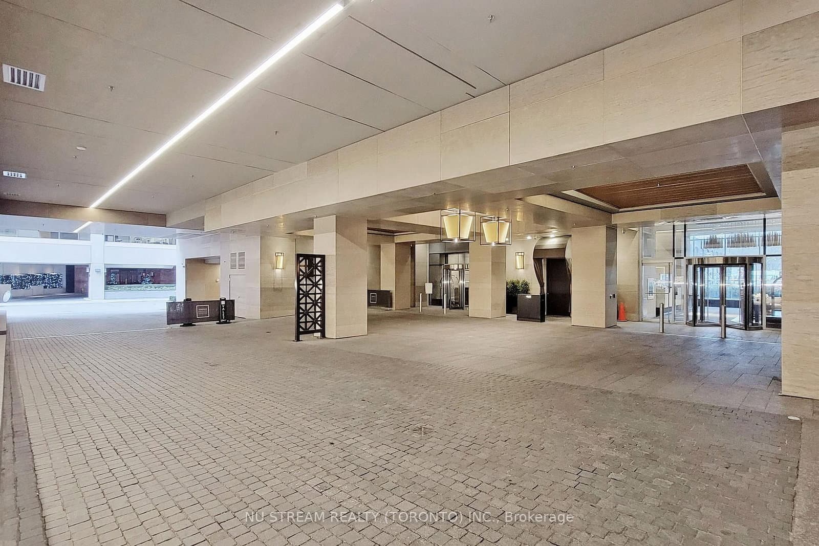 1107 - 188 Cumberland Street, Toronto, ON — photo 2
