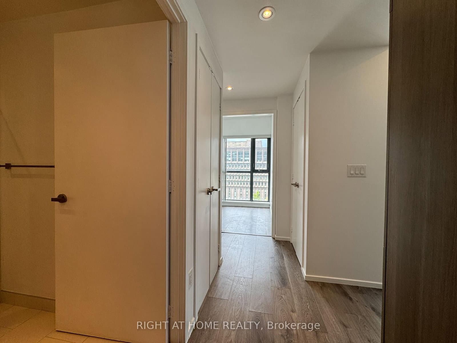 906 - 159 Dundas Street, Toronto, ON — photo 2