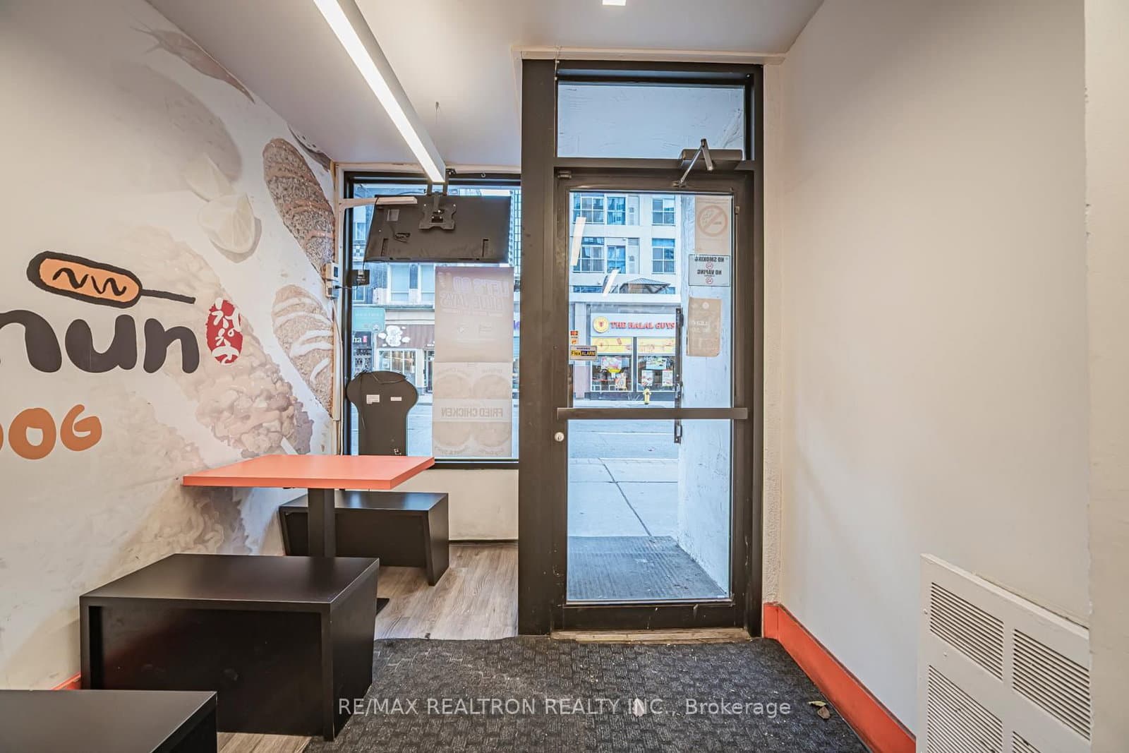 582 Yonge Street, Toronto, ON — photo 2