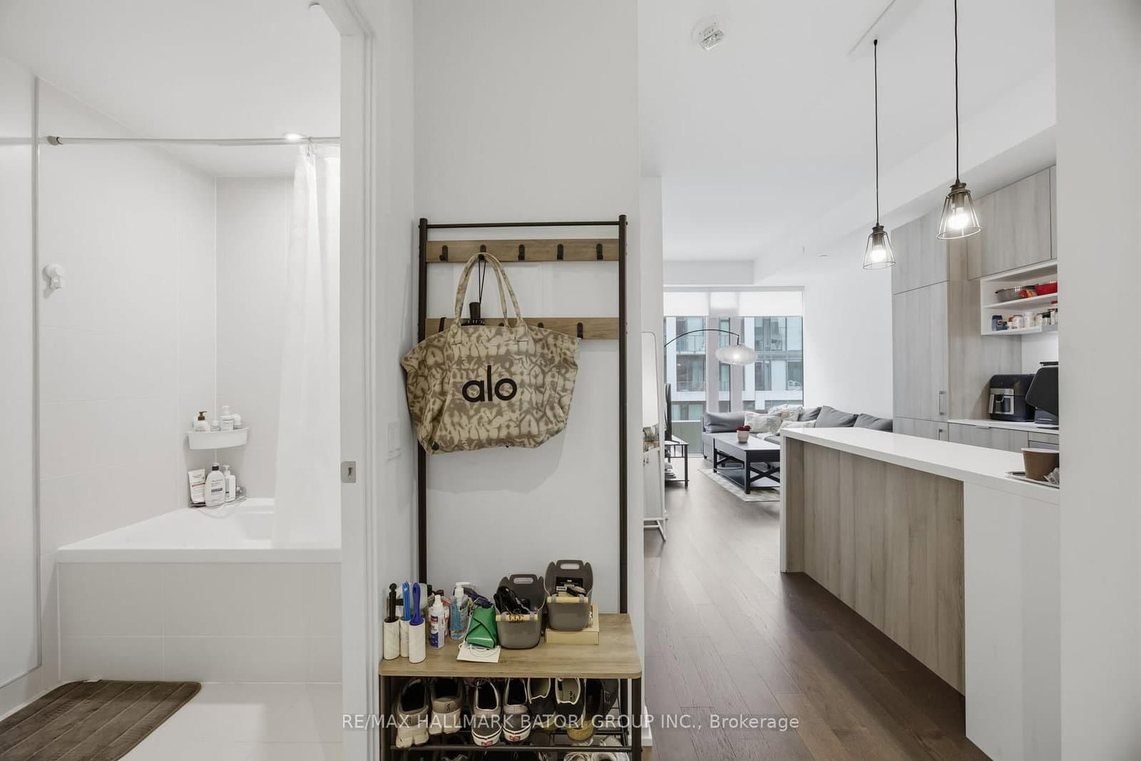 1037 - 8 Hillsdale Avenue, Toronto, ON — photo 2