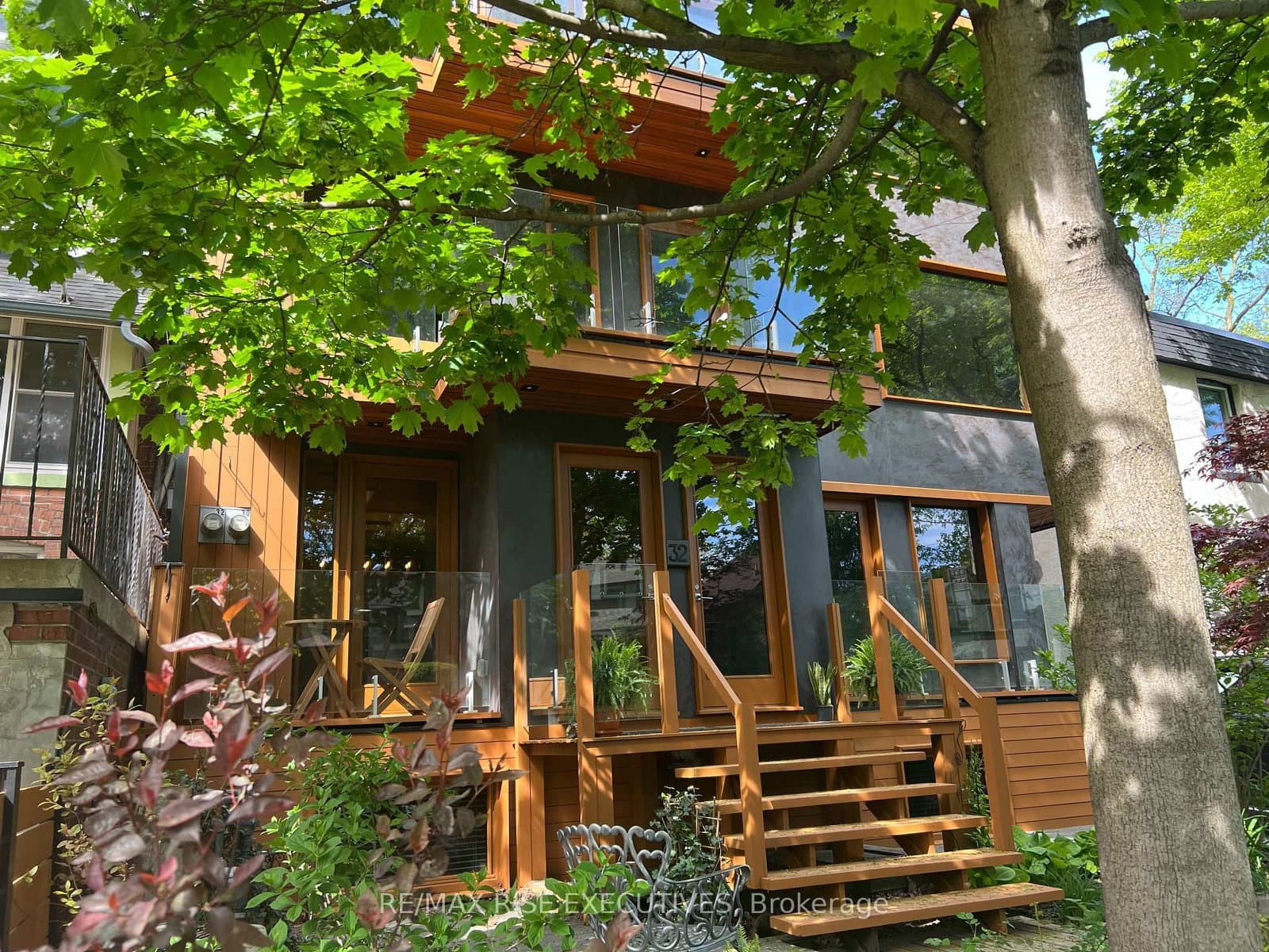 32 Regal Road, Toronto, ON — photo 2