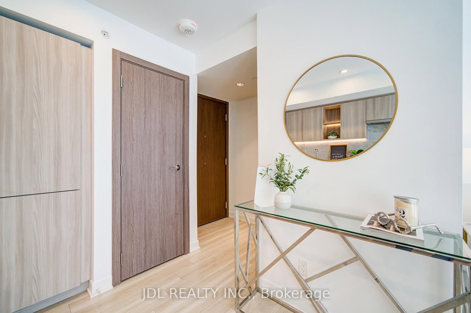 902 - 17 Bathurst Street, Toronto, ON — photo 3