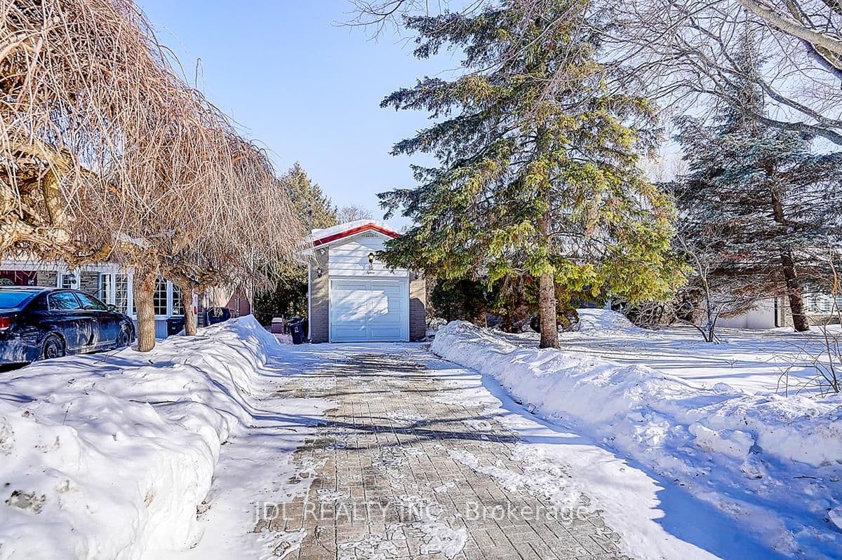 15 Crossburn Drive, Toronto, ON — photo 3