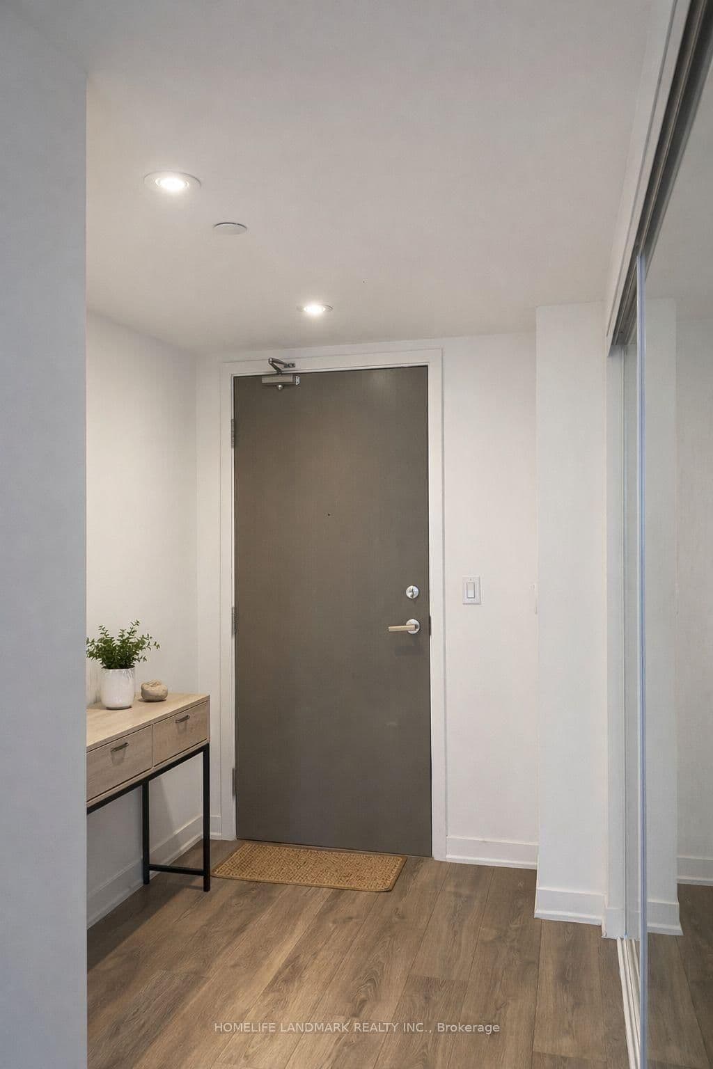 2010 - 88 harbour Street, Toronto, ON — photo 2