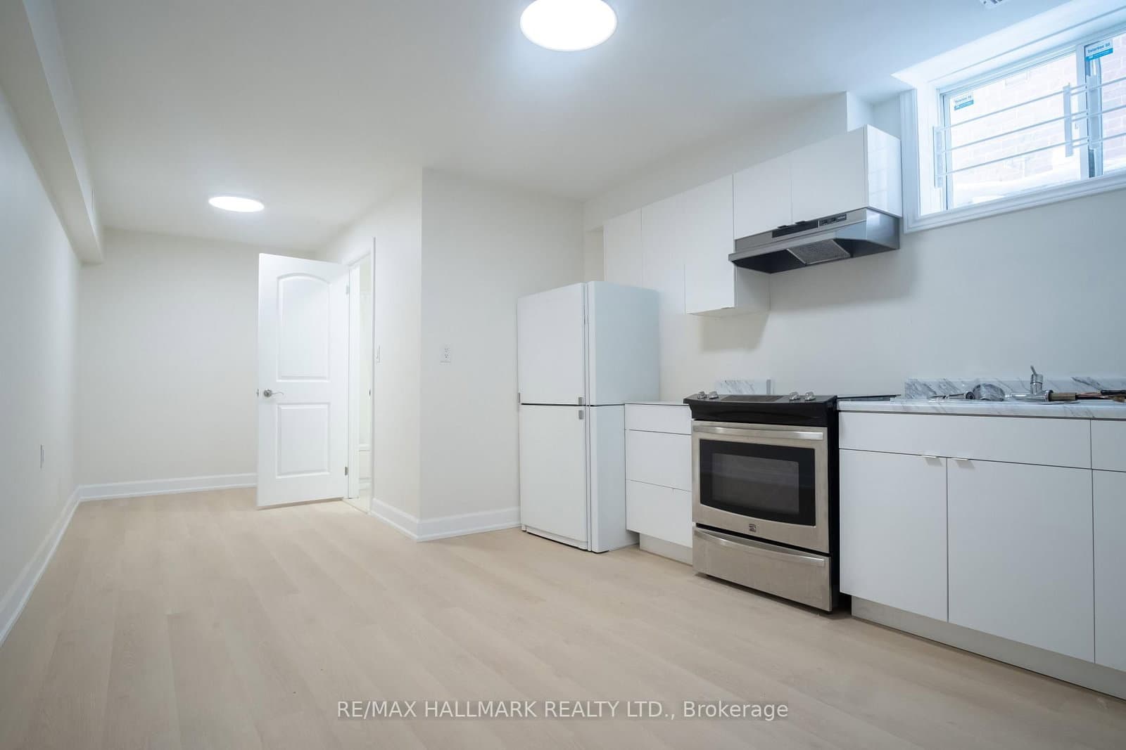 Basement 1 - 118 Fairholme Avenue, Toronto, ON — photo 2