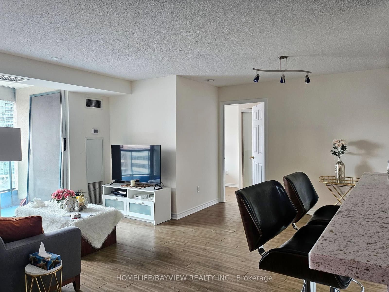 1816 - 7 Lorraine Drive, Toronto, ON — photo 3
