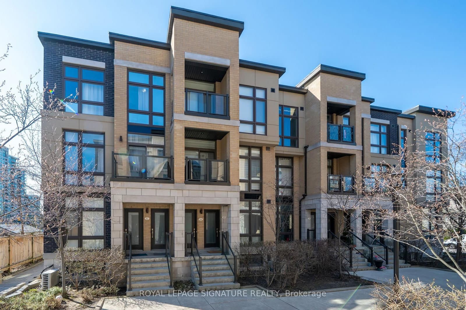 13 - 11 Eldora Avenue, Toronto, ON
