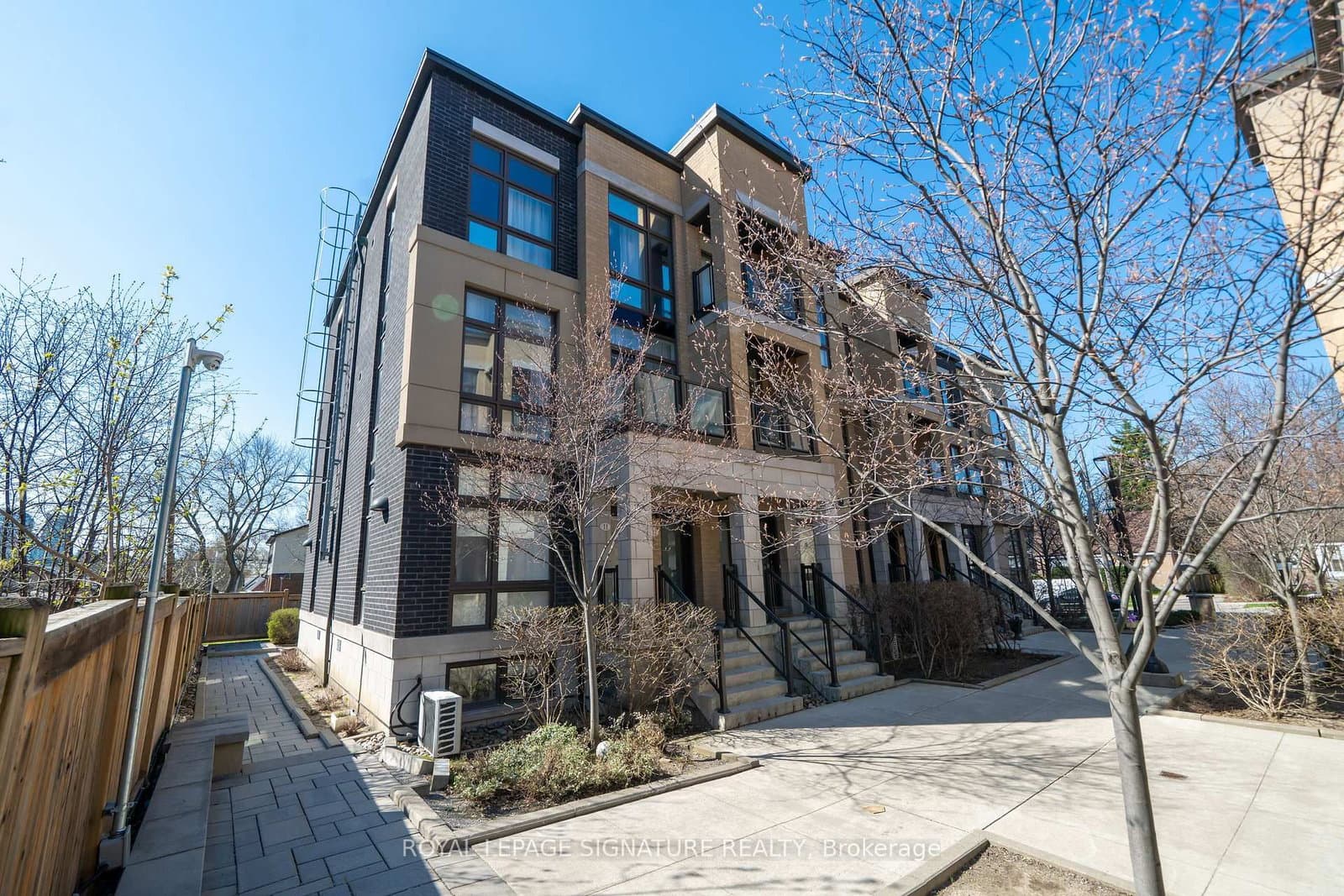 13 - 11 Eldora Avenue, Toronto, ON — photo 2
