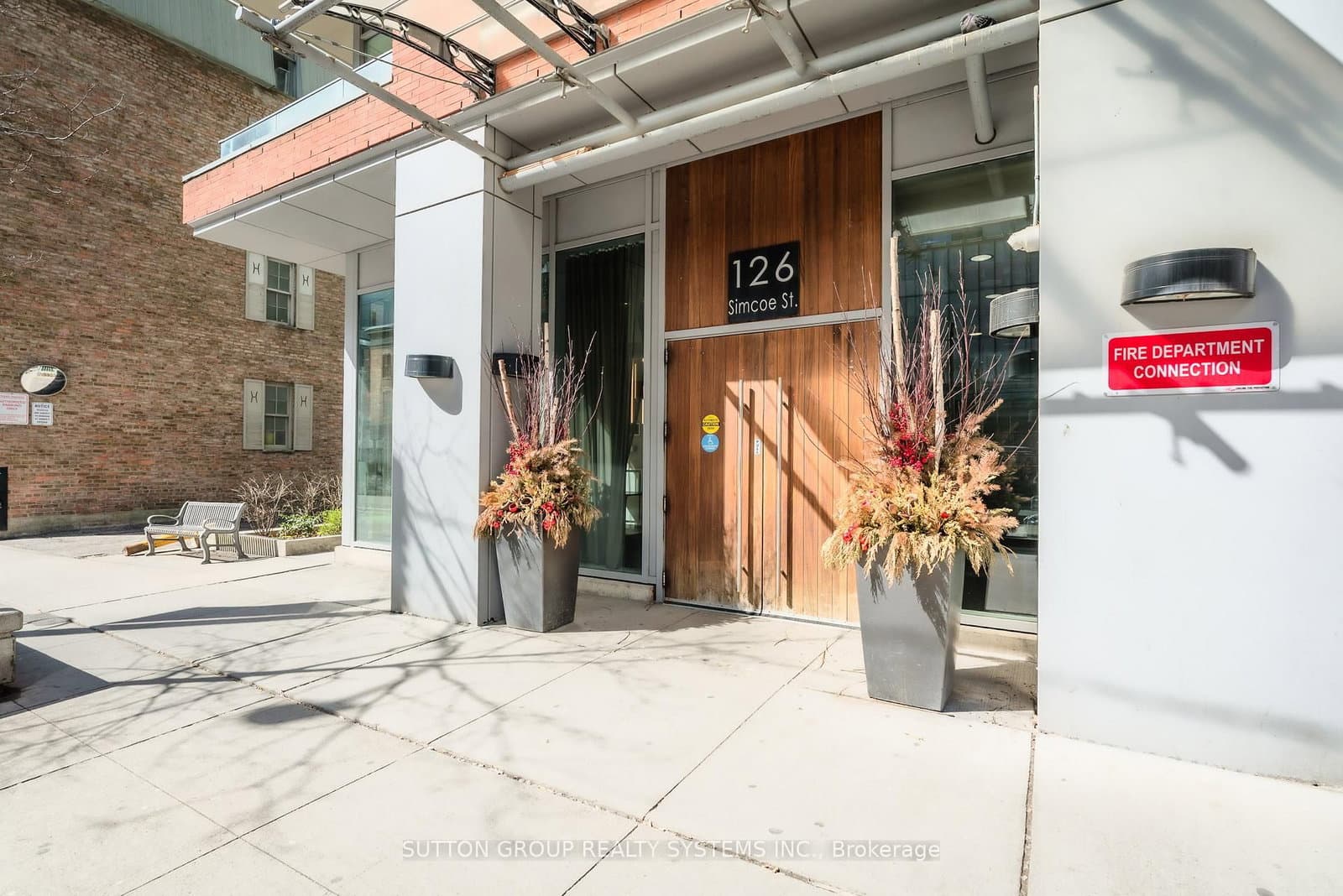1307 - 126 Simcoe Street, Toronto, ON — photo 2