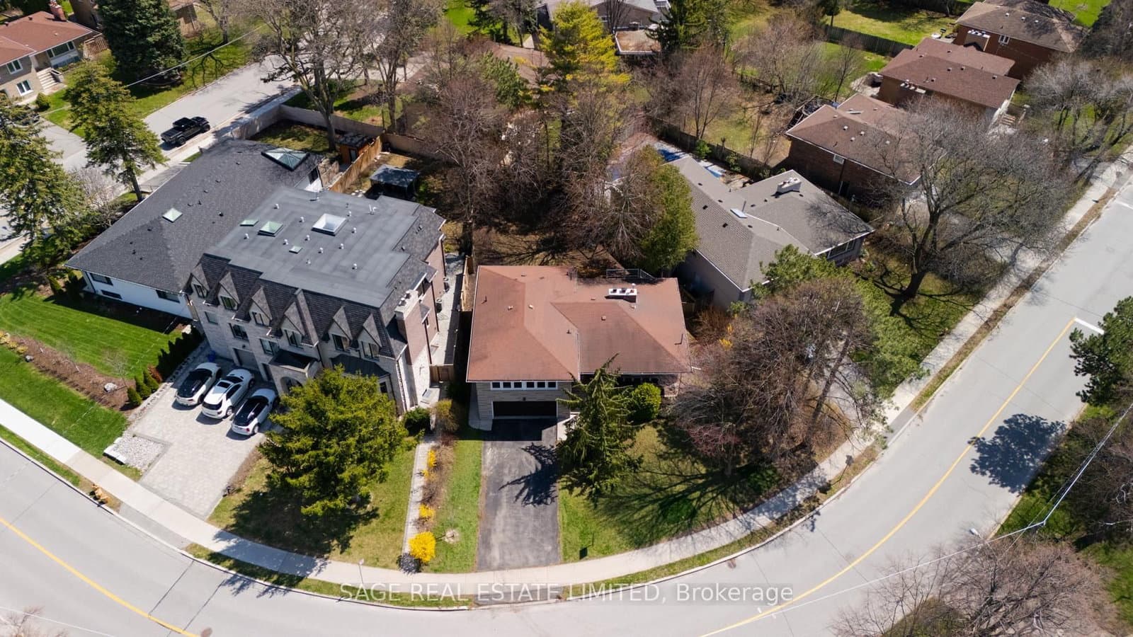 9 Hawksbury Drive, Toronto, ON — photo 2
