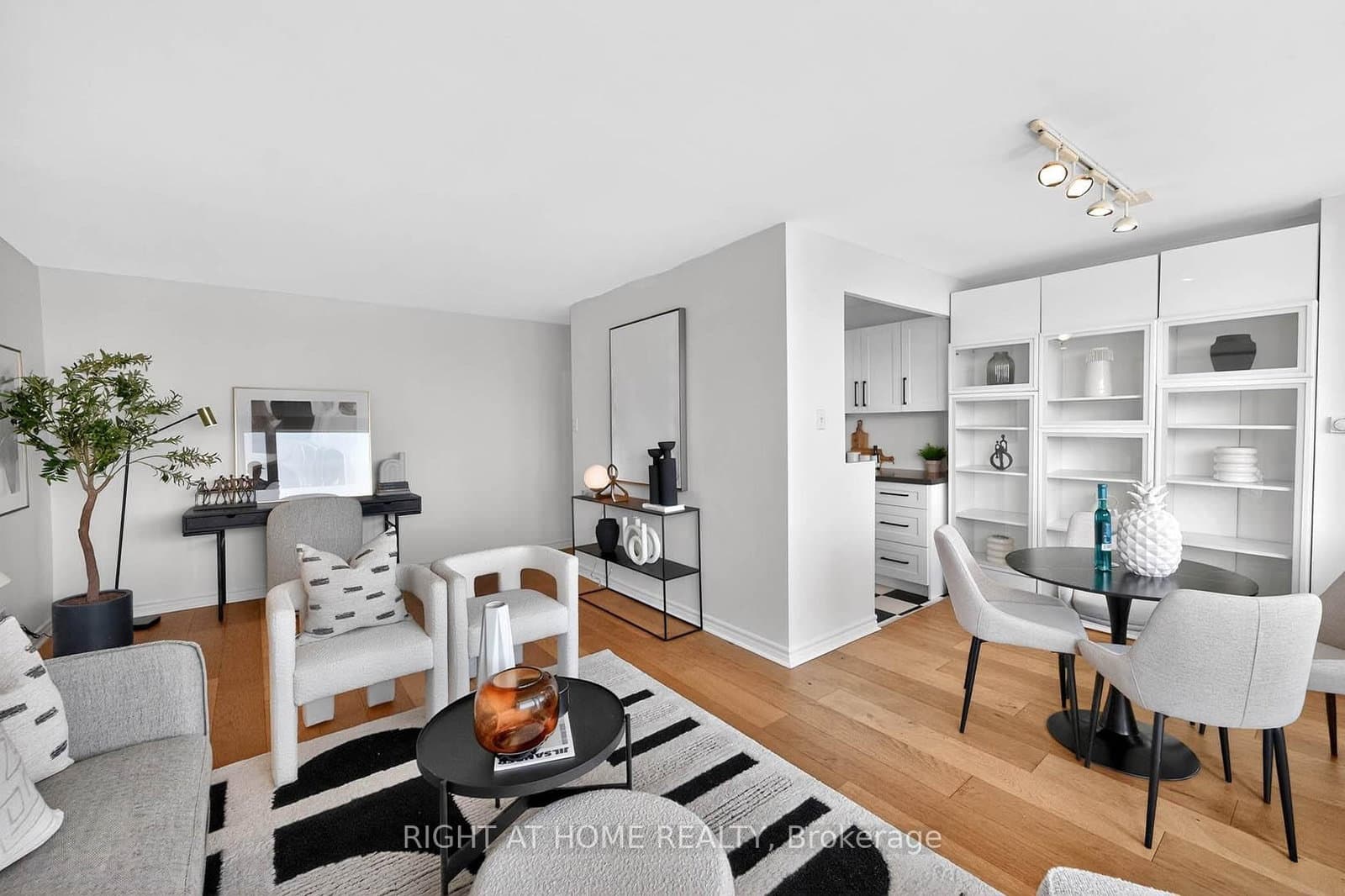 701 - 74 Spadina Road, Toronto, ON