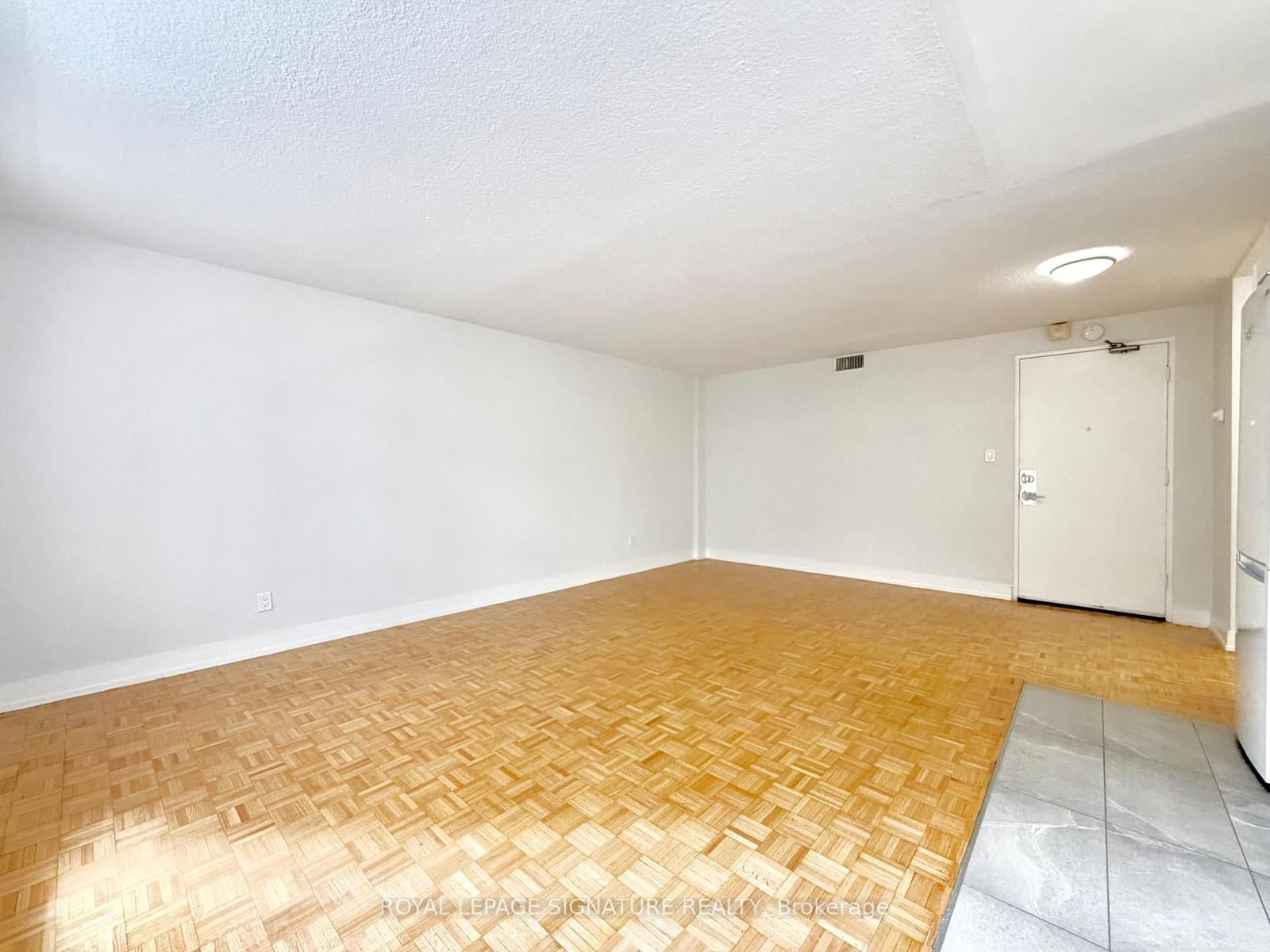 307 - 95 Lawton Boulevard, Toronto, ON — photo 3