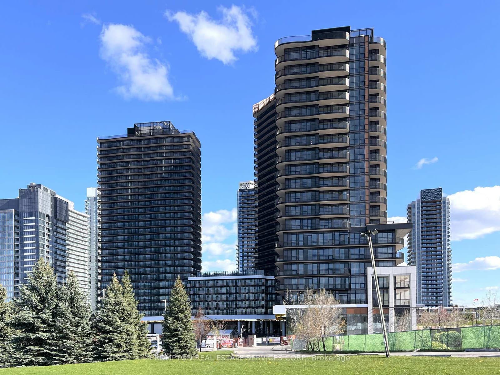 255 - 68 Esther Shiner Boulevard, Toronto, ON