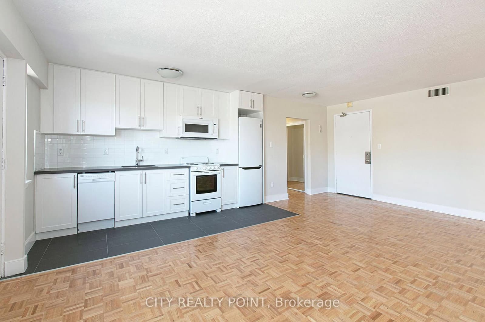304 - 95 Lawton Boulevard, Toronto, ON — photo 2