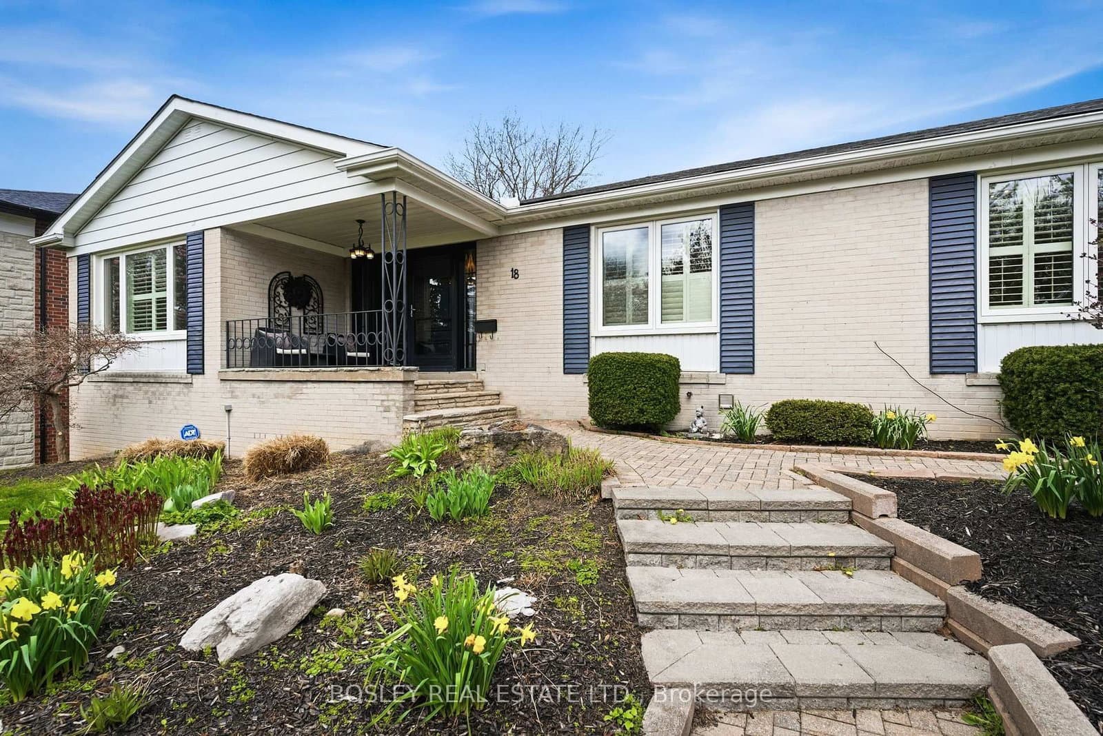 18 Tetbury Crescent, Toronto, ON — photo 2