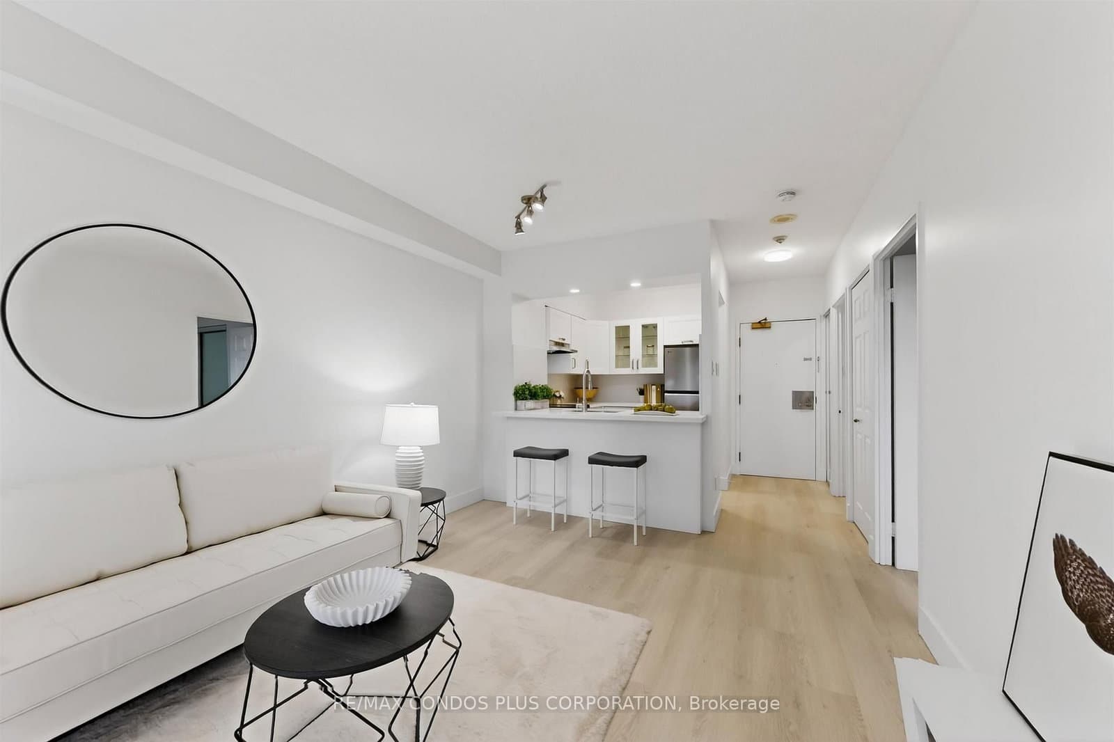 1601 - 736 Bay Street, Toronto, ON — photo 2