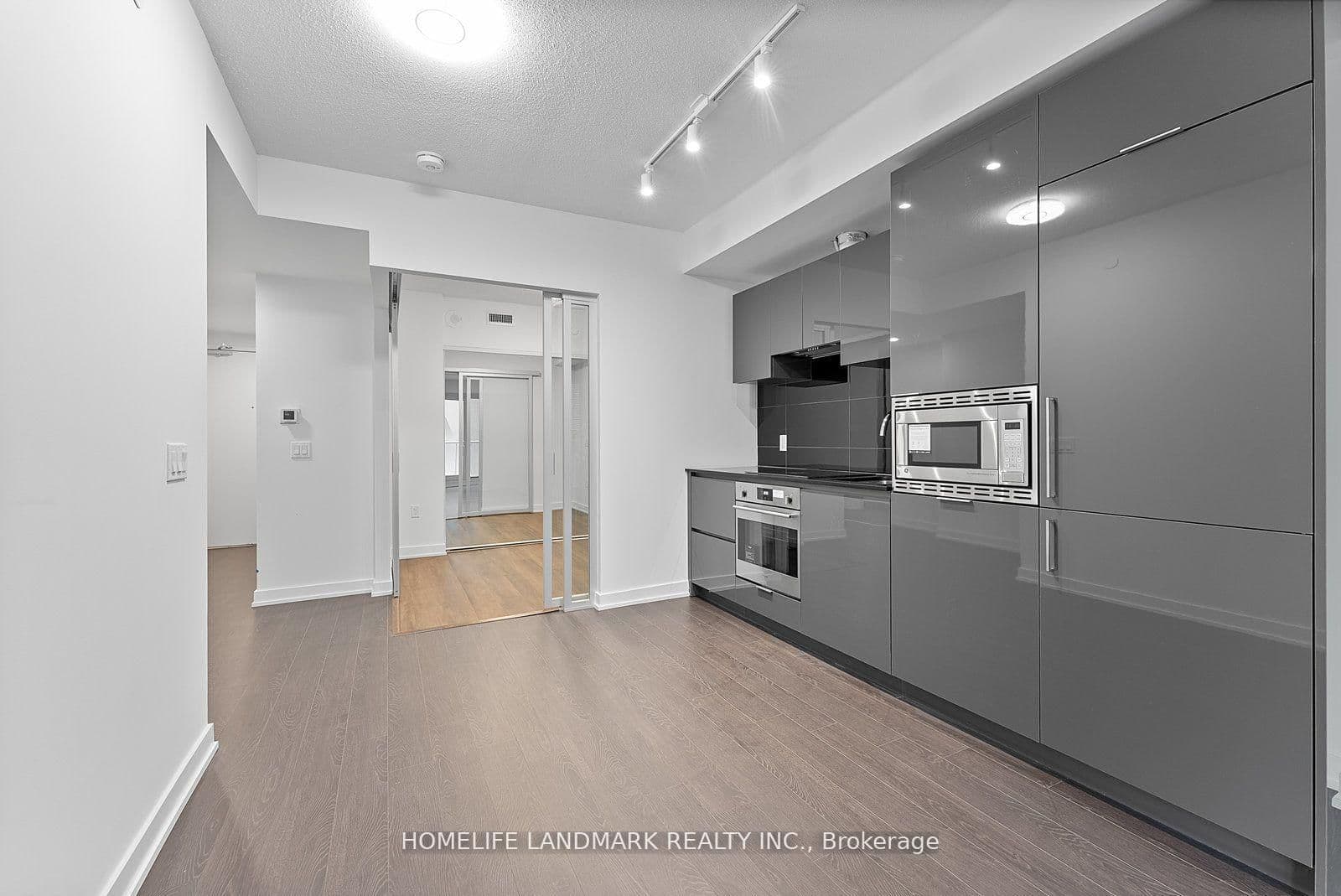 1129 - 230 Simcoe Street, Toronto, ON — photo 2