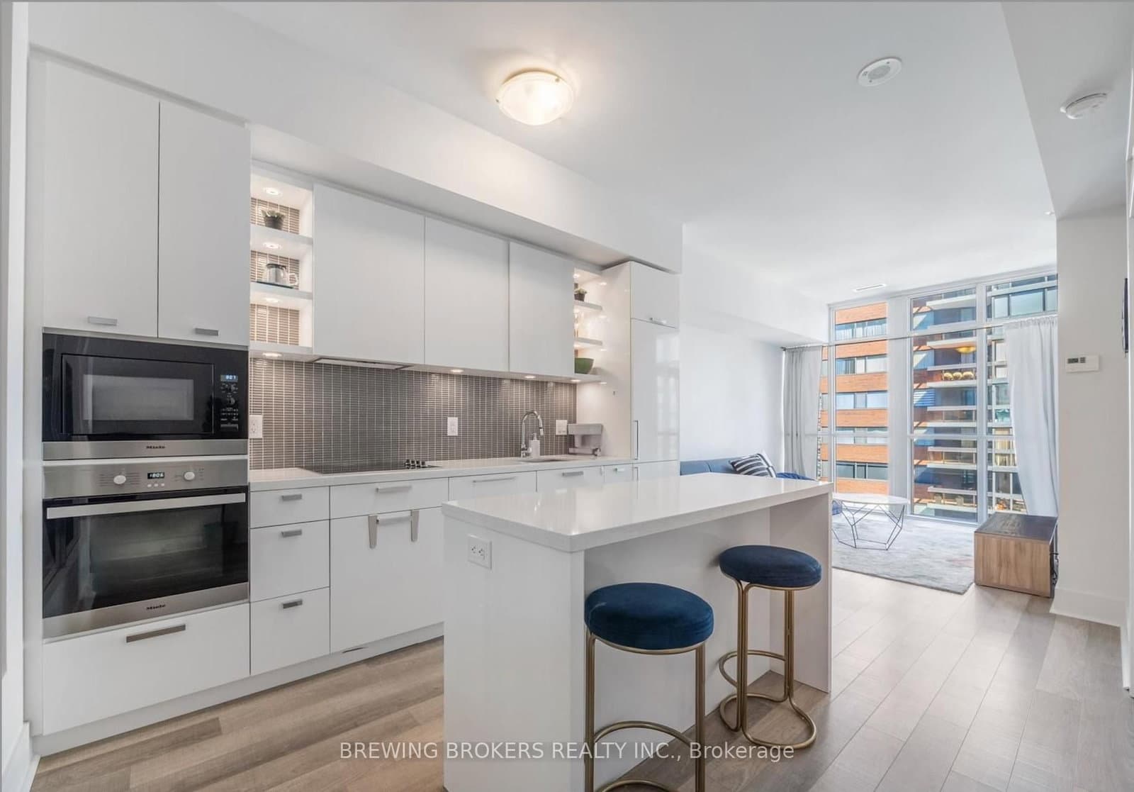 706 - 32 Davenport Road, Toronto, ON