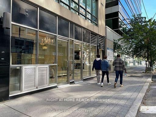 101 - 263 Wellington Street, Toronto, ON