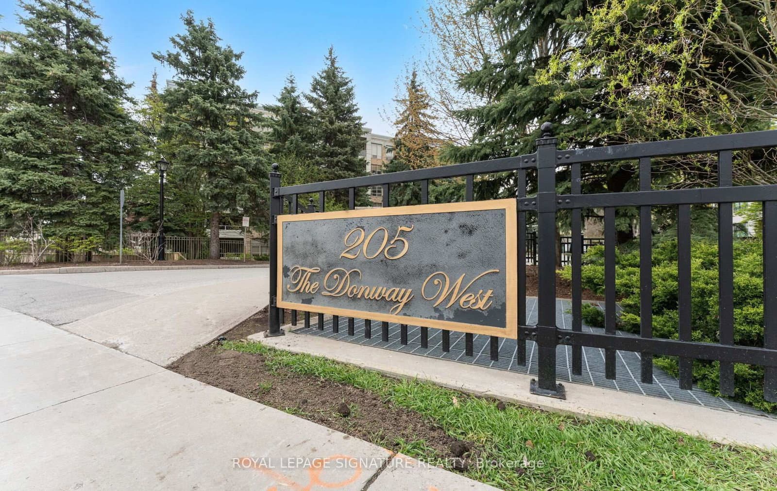 406 - 205 The Donway, Toronto, ON