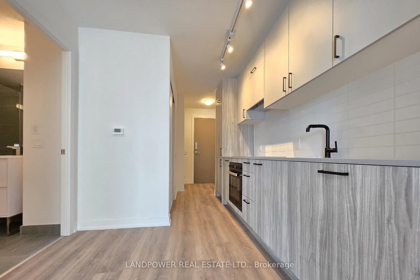 502 - 5 Quarrington Lane, Toronto, ON — photo 3