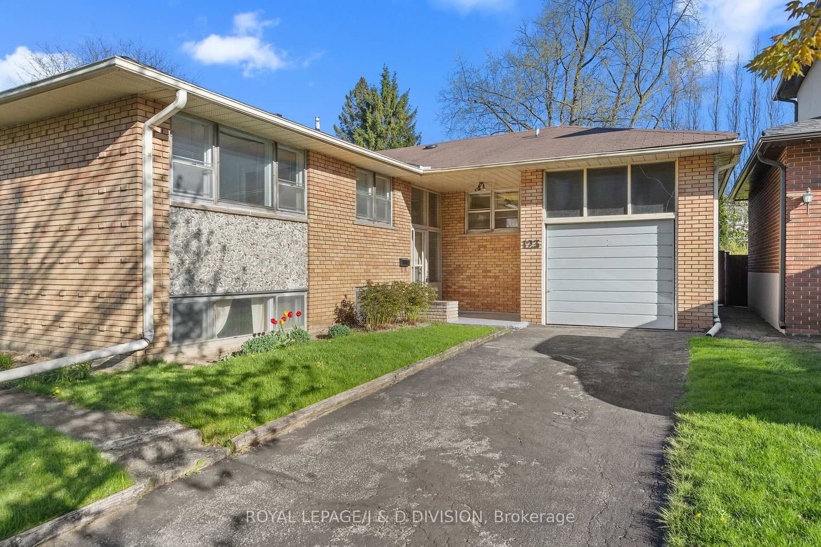123 Betty Ann Drive, Toronto, ON — photo 3