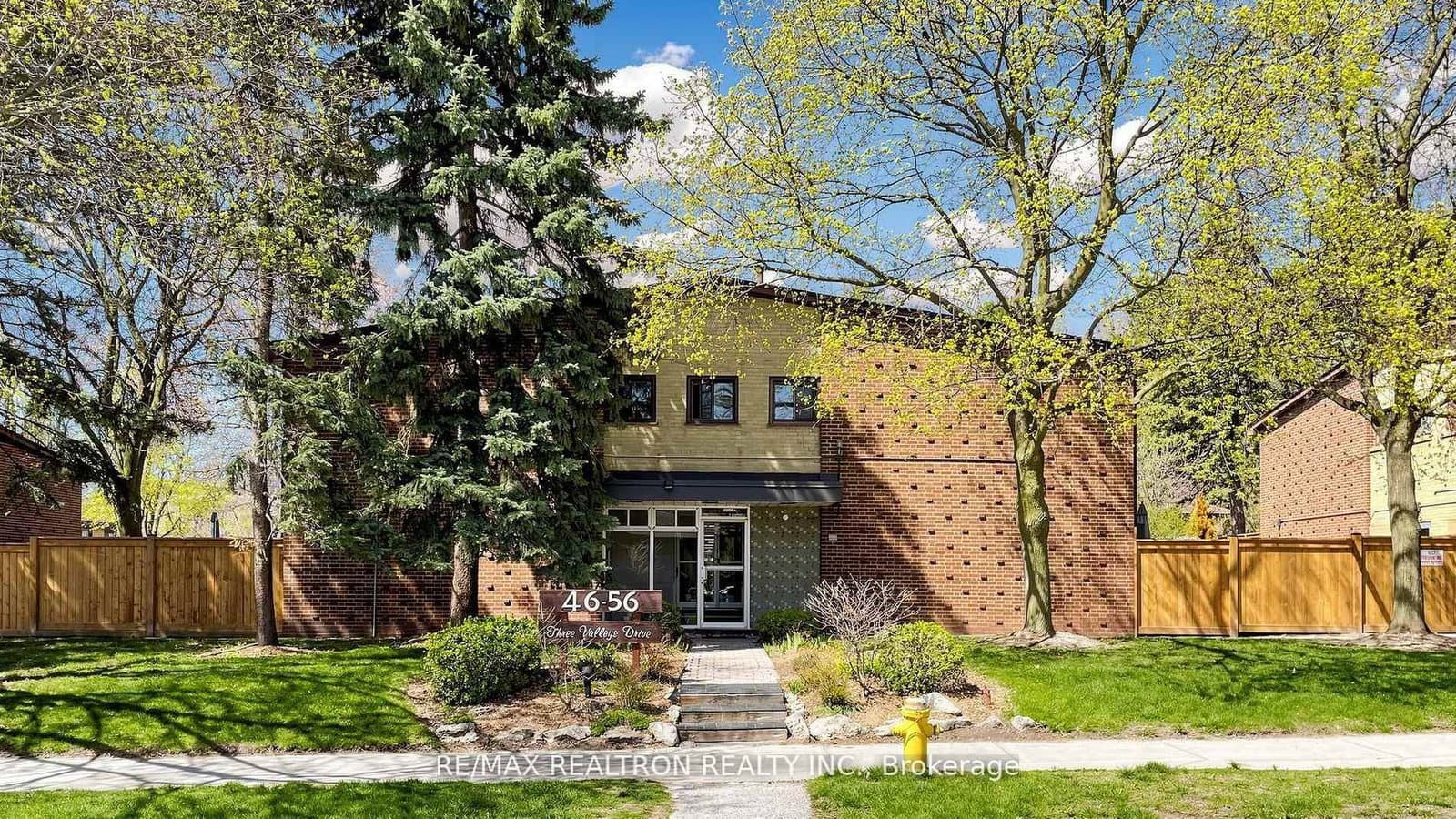 2 - 52 Three Valleys Drive, Toronto, ON