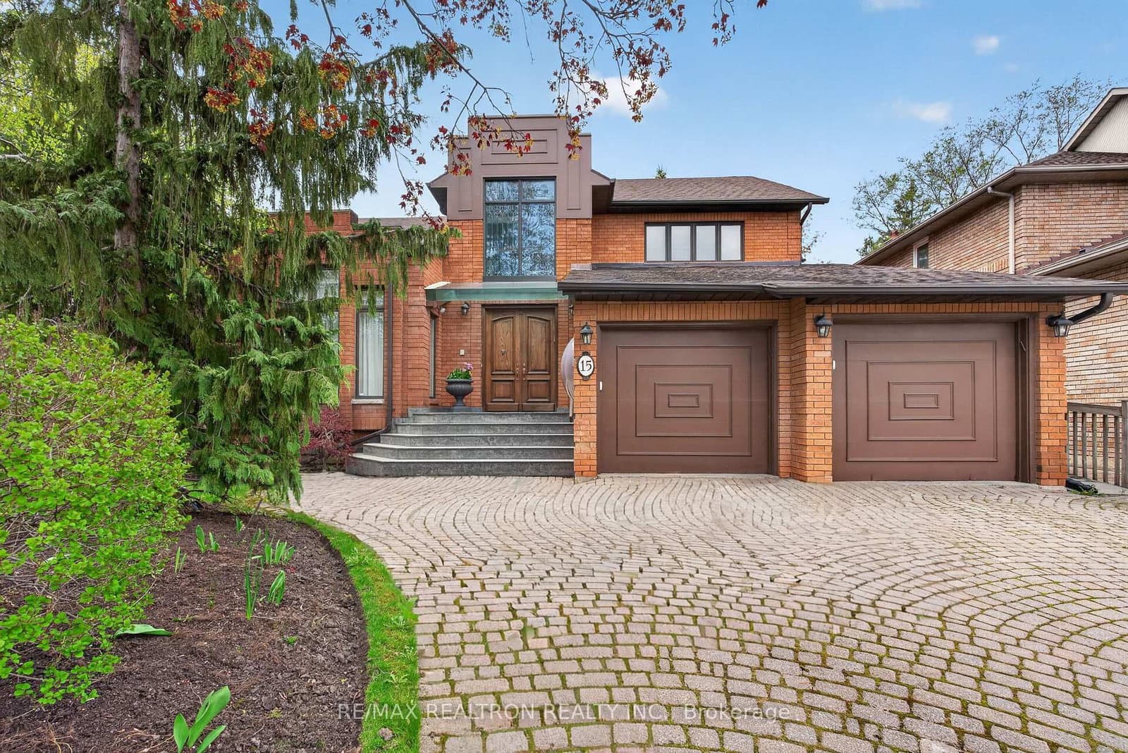 15 Sunforest Court, Toronto, ON