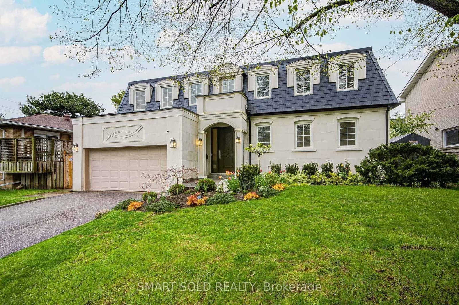 4 Knollview Crescent, Toronto, ON — photo 2