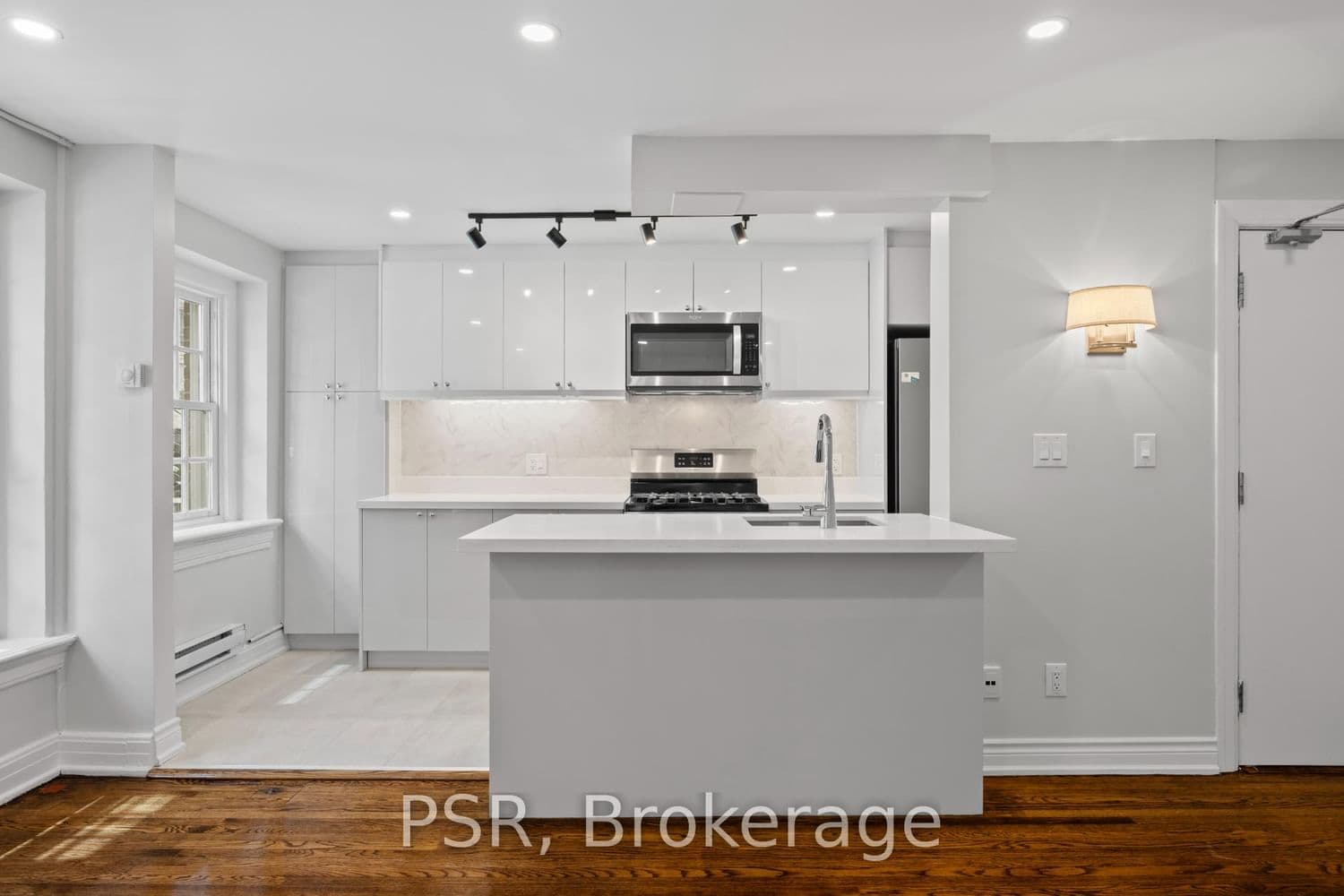 24 - 8 St Thomas Street, Toronto, ON — photo 2