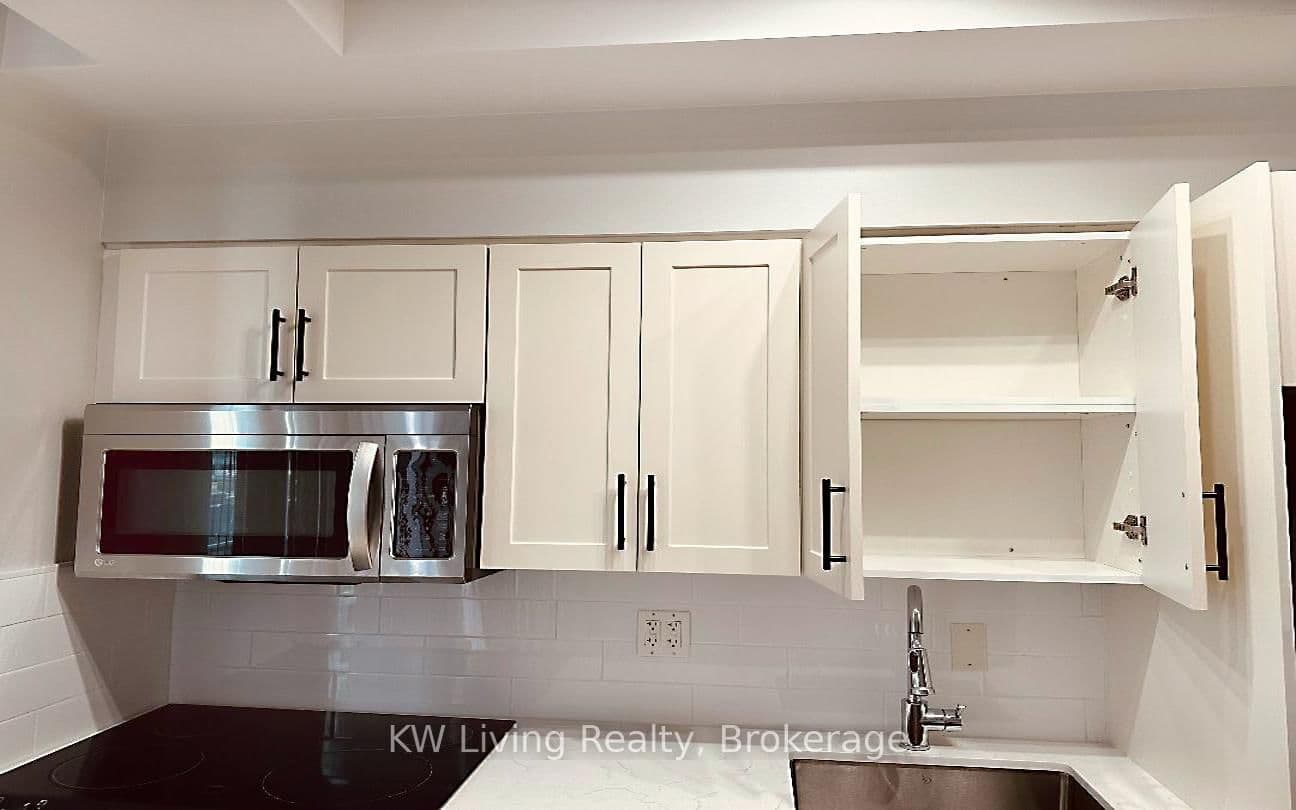 1707 - 126 Simcoe Street, Toronto, ON — photo 3
