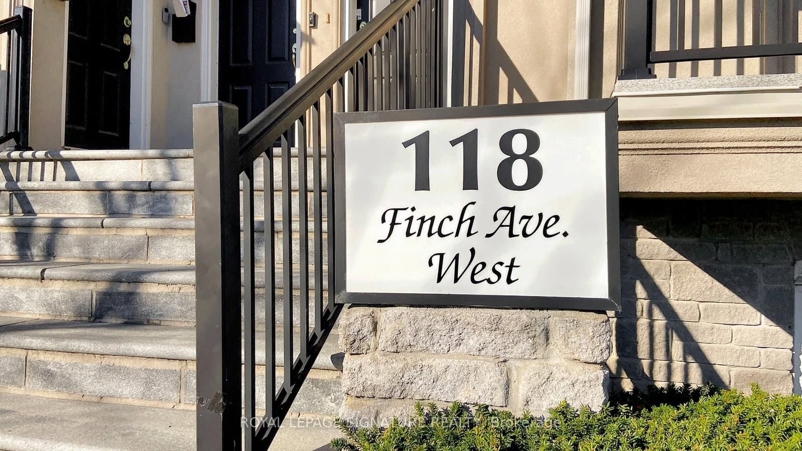 Th 5 - 118 Finch Avenue, Toronto, ON