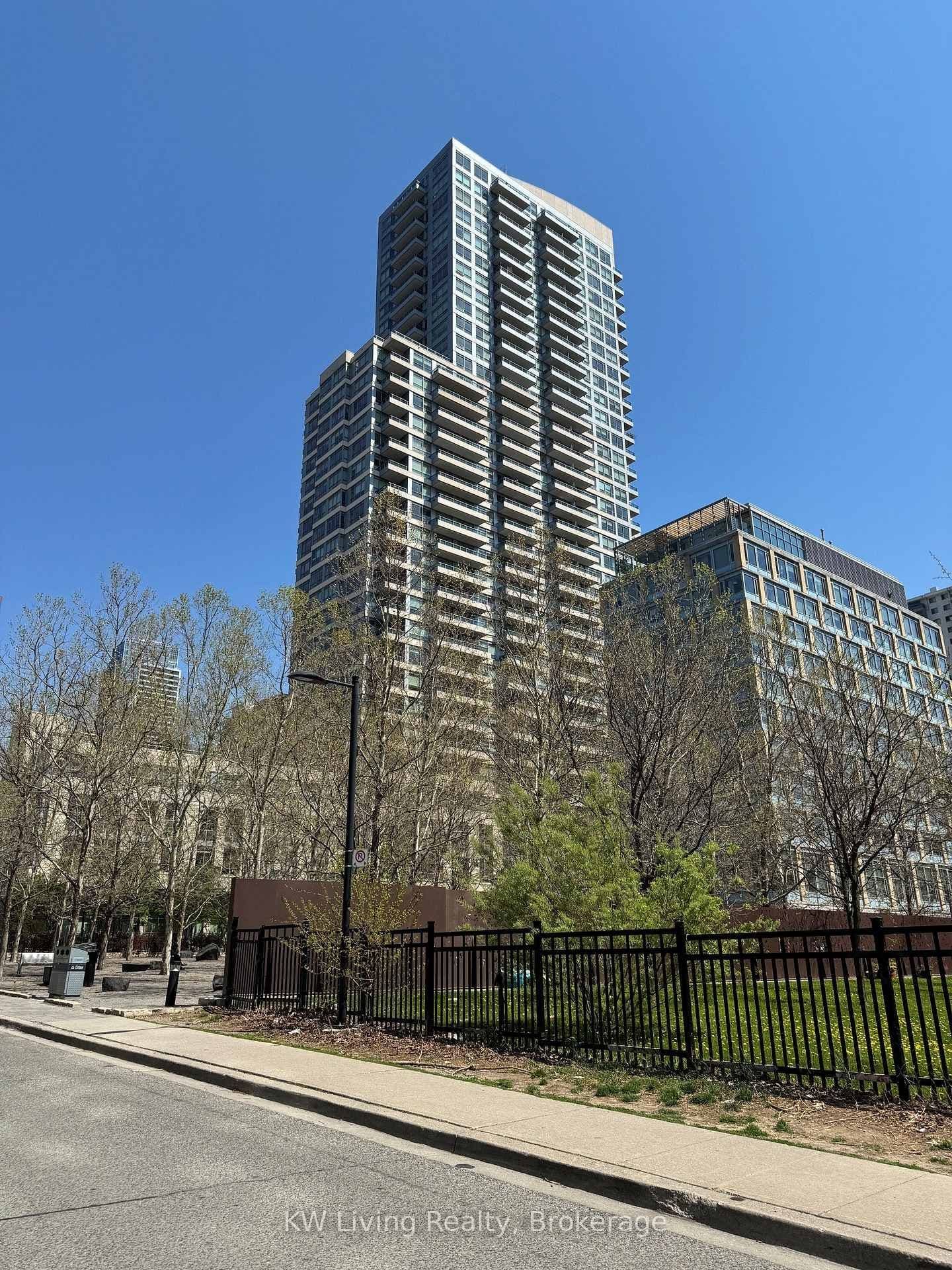 1010 - 500 Sherbourne Street, Toronto, ON