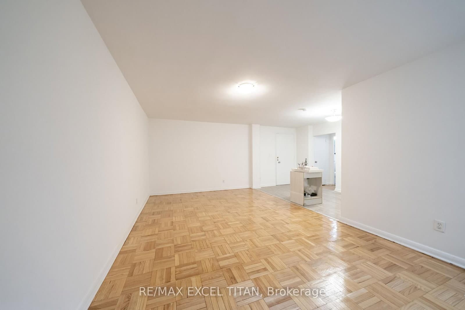 M8 - 77 Erskine Avenue, Toronto, ON — photo 3