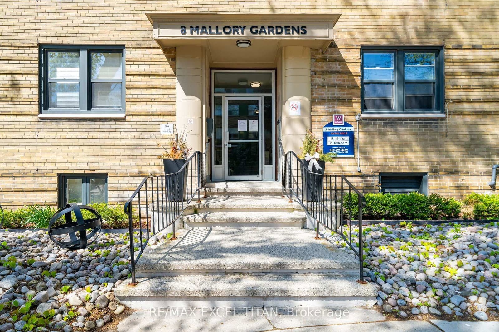 4 - 8 Mallory Gardens, Toronto, ON