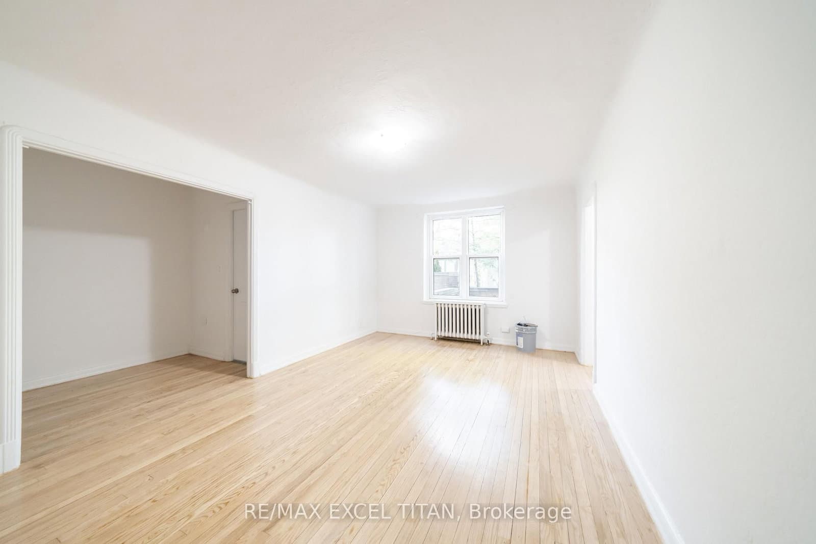 4 - 8 Mallory Gardens, Toronto, ON — photo 2