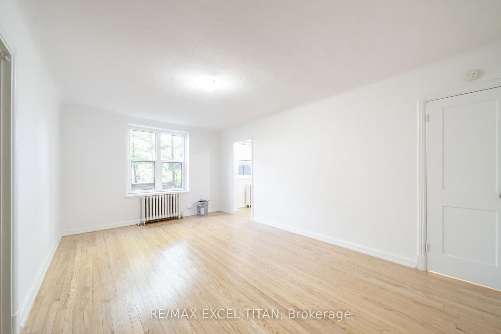 4 - 8 Mallory Gardens, Toronto, ON — photo 3