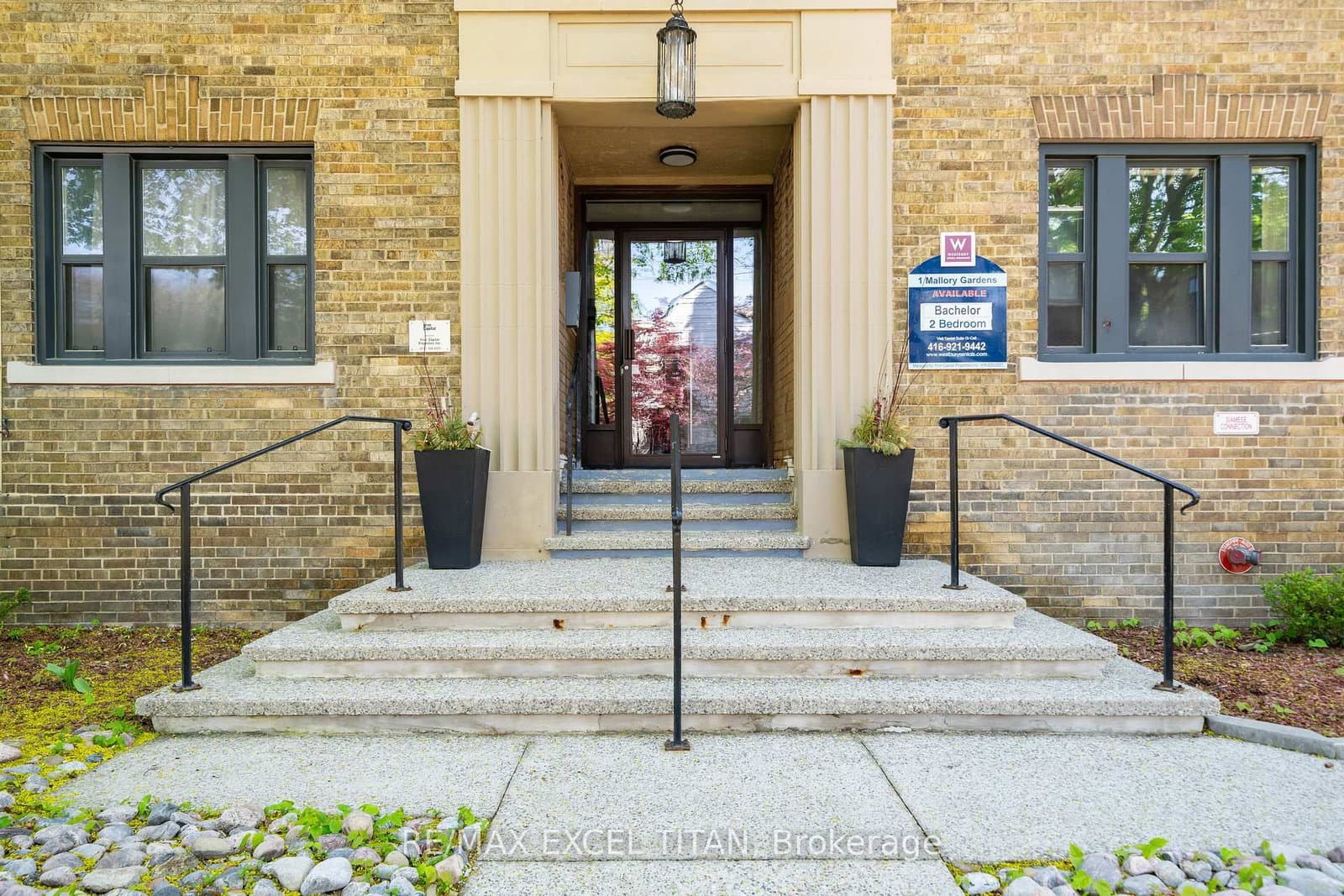 31 - 1 Mallory Gardens, Toronto, ON — photo 2