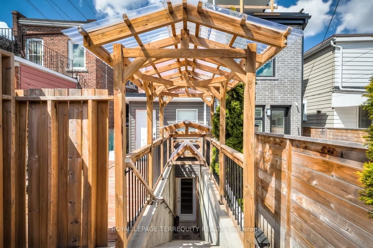 Bsmt - 665 Crawford Street, Toronto, ON