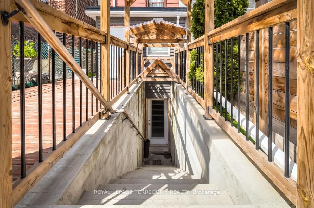 Bsmt - 665 Crawford Street, Toronto, ON — photo 2