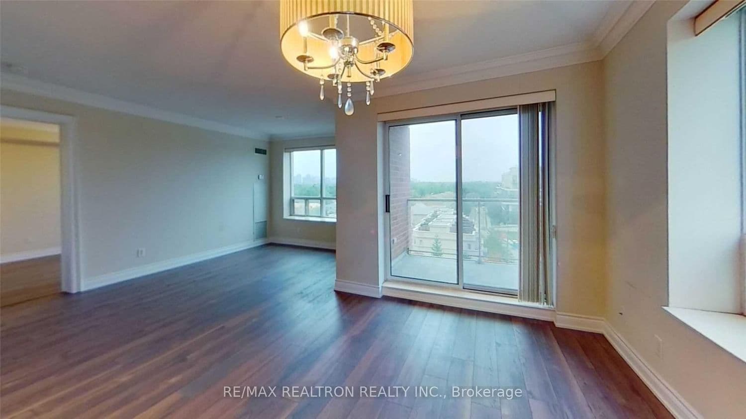 1010 - 2 Clairtrell Road, Toronto, ON — photo 2