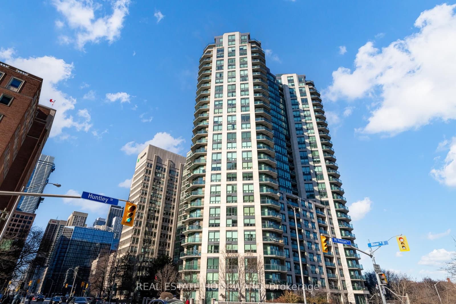 611 - 300 Bloor Street, Toronto, ON
