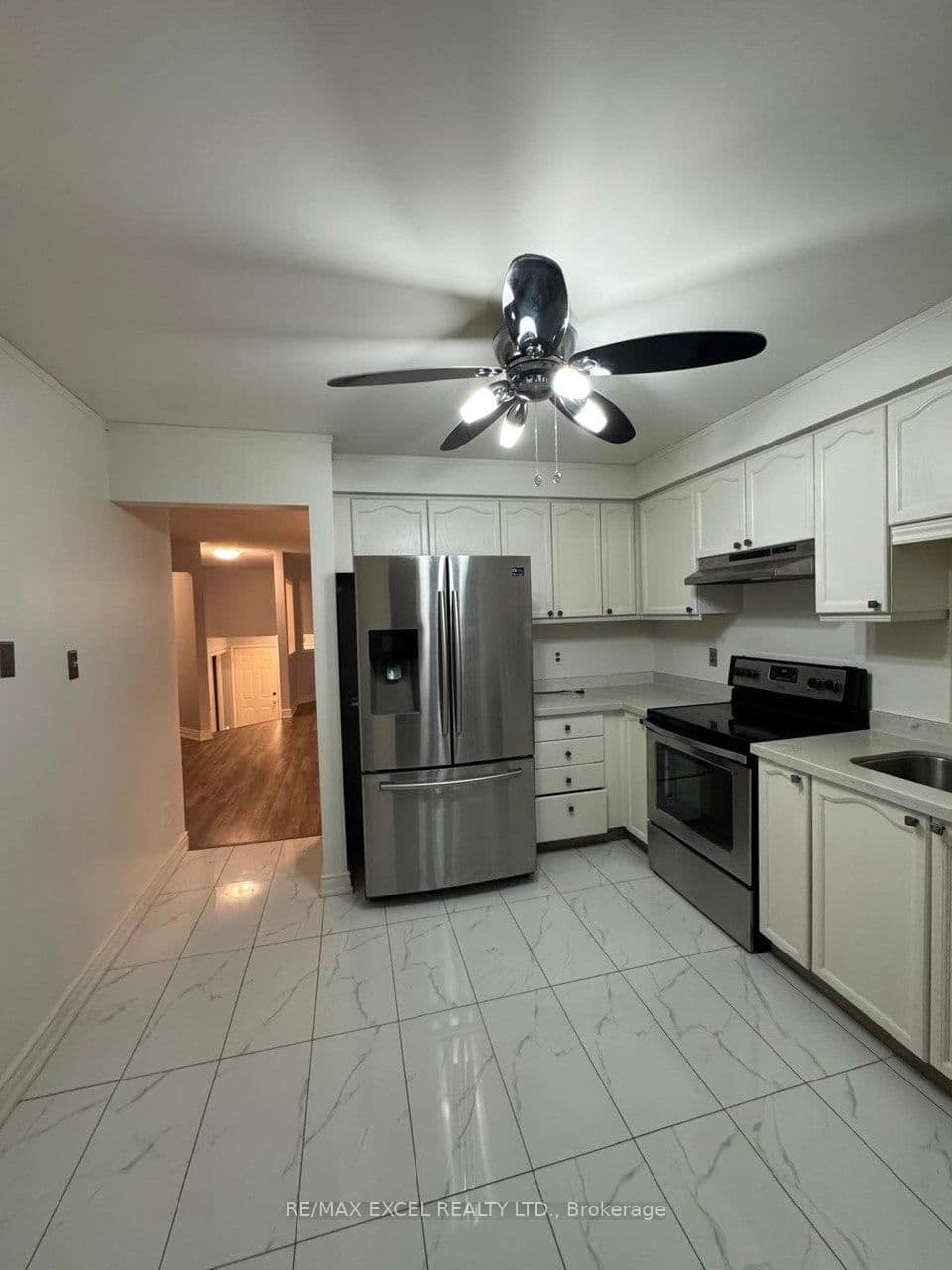 Room - 425 Elmwood Court, Oshawa, ON — photo 3